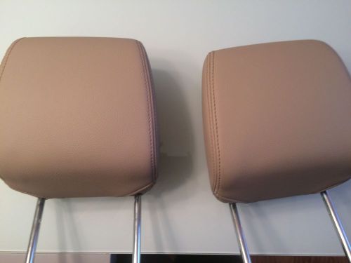 2010 land rover lr4 headrest(s)