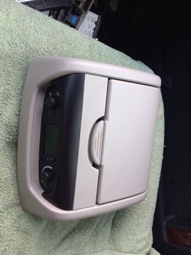 05 06 chrysler town &amp; country rear roof display screen w digital climate control