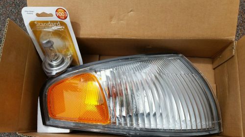 Nos oem passengers park signal side lamp lens assembly 98-99 mazda 626