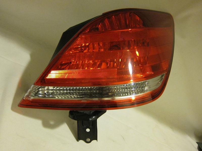 2005-2007 & 2010 toyota avalon used oem right (passenger) side tail light