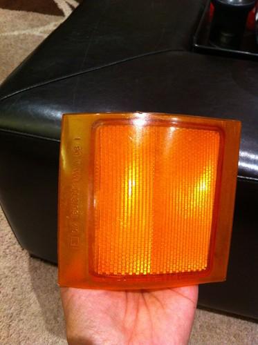 Gm 16519352a chevrolet amber grill corner lens 94 95 96 97 98 driver side top