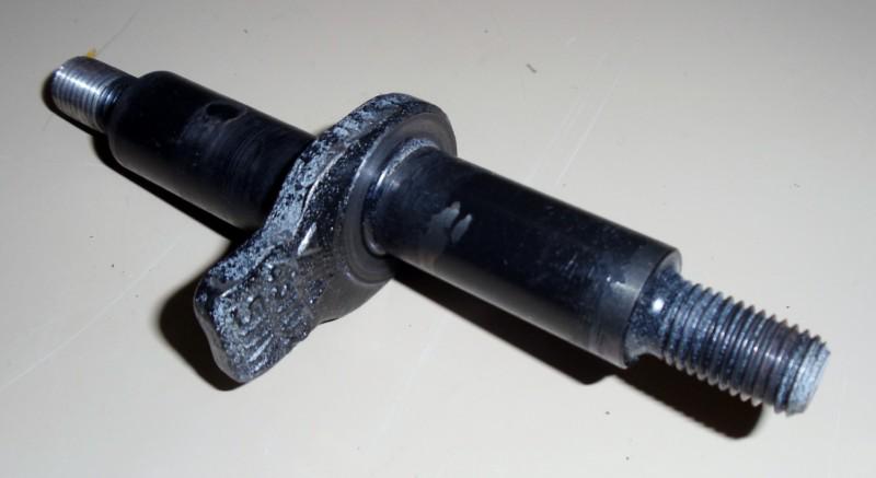 Porsche 944/turbo/s/s2/968 eccentric/castor adjustment bolt  (1985-1995) (used)