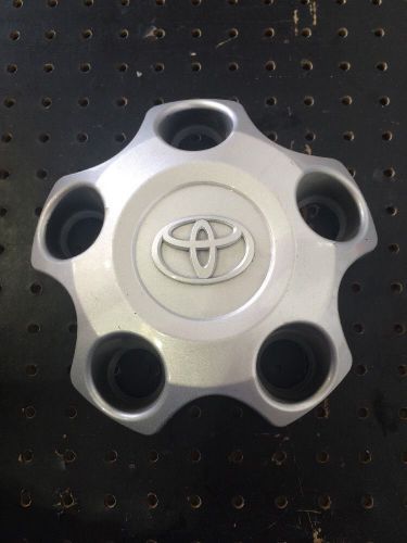 Toyota tundra sequoia center cap oem 42603-0c05  18&#034; wheel rim hub cap  69547