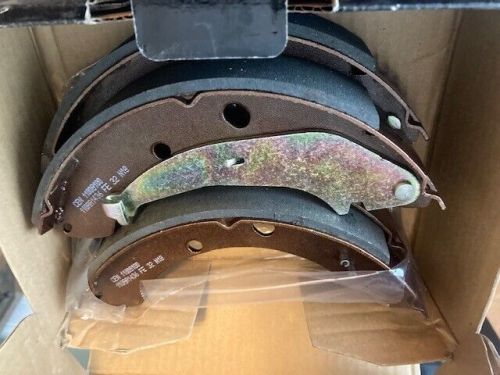 C-tek centric brake shoes 110.08100 new asbestos free formula.  fits pt cruiser.