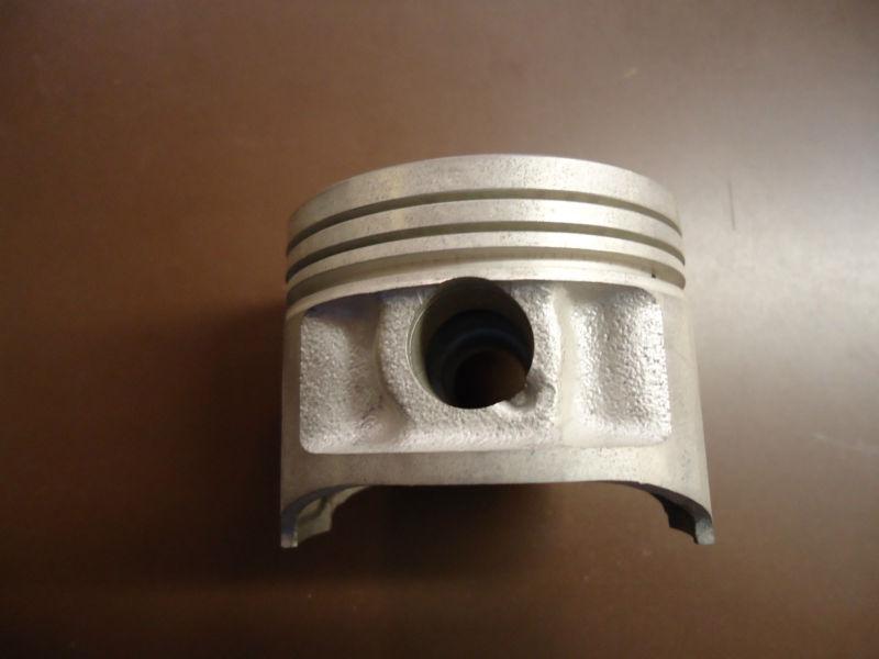 Moto-4 piston