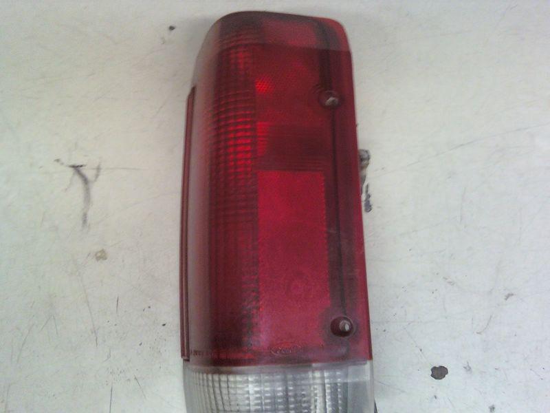 1987-1989 ford f 150 250  tail light right side / passenger styleside - rectang