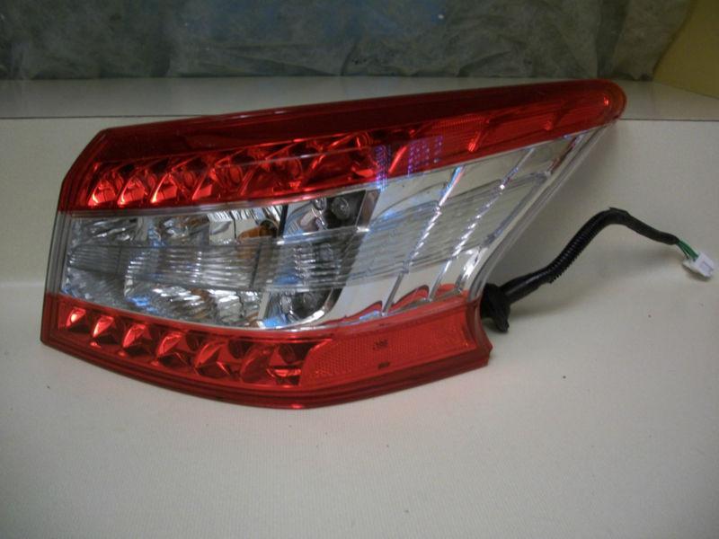 Nissan sentra13 2013 tail light rh lens chipped oem factory  free shipping