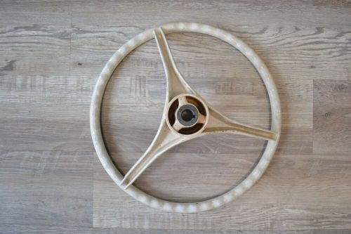 Vintage boat steering wheel with 3/4&#034; key hub