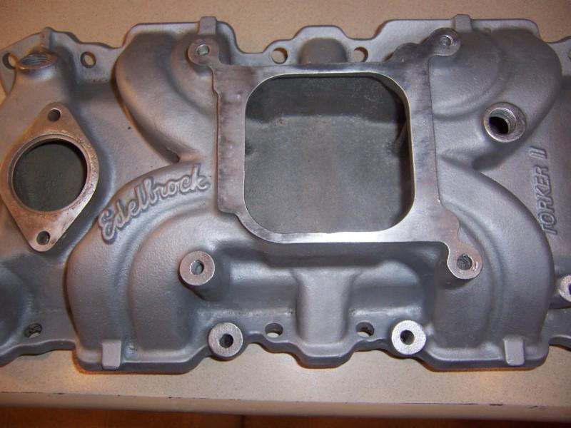 Edelbrock intake manifold small block chevy torker ii  5001