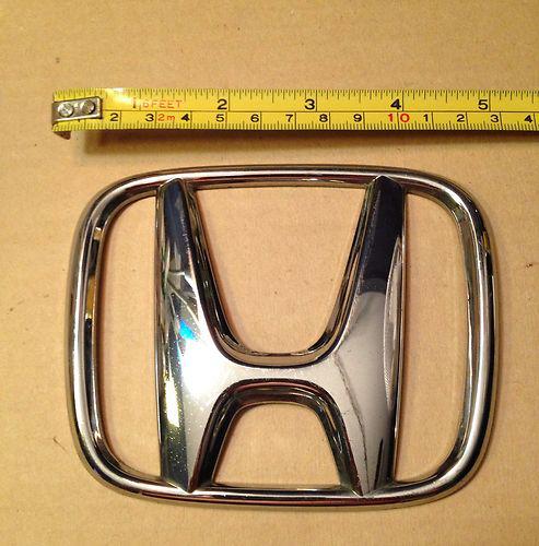 Used genuine oem front "h" emblem for 2003-2007 accord sedan & 2002-2011 cr-v