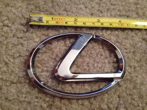 Used genuine oem rear emblem for lexus es300 & ls430 models. part # 90975-02022