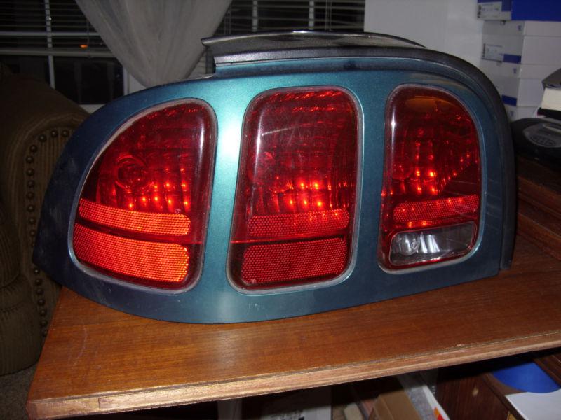 1996-1998 ford mustang teal tail light driver lh left