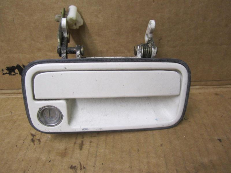 Mazda mpv 96-98 1996-1998 exterior door handle w/ lock & key passenger rh right