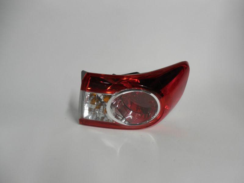 11 12 13 toyota corolla oem right tail light nice!