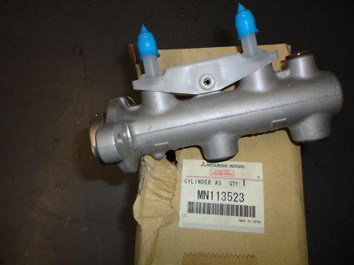 * mitsubishi/chrysler brake master cylinder / mn113523