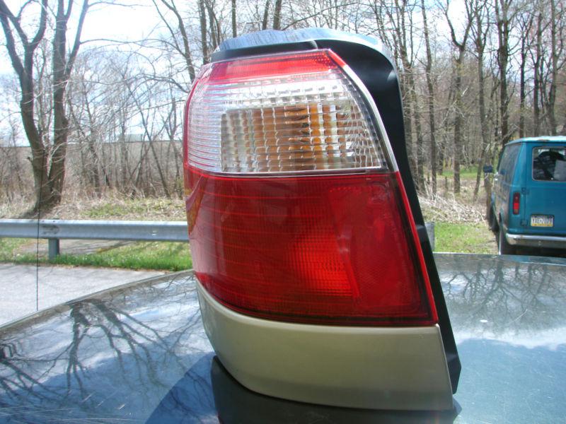 2001 2002 forester tail light assembly complete lh gold mldg.