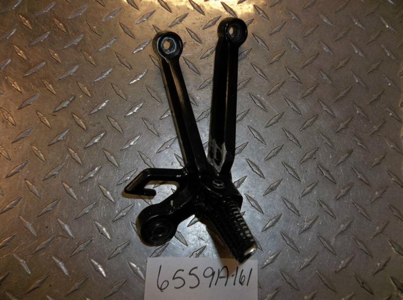 04 05 gsxr 600 750 right passenger rearset bracket