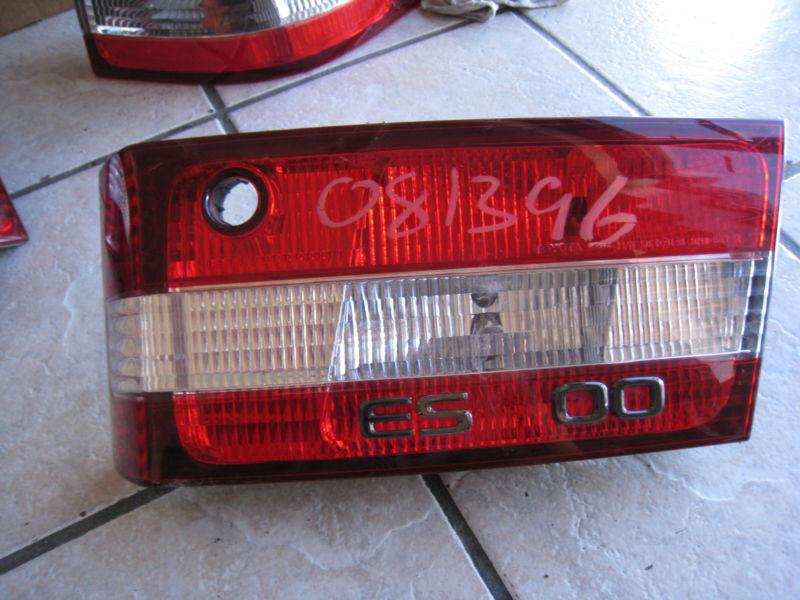 00 01 lexus es300 inner taillight assembly oem passenger 