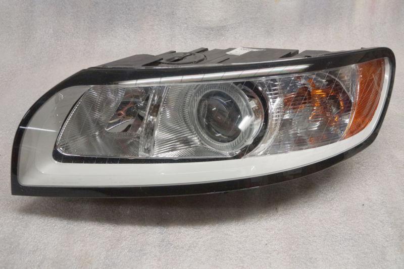 2011 volvo s40/v50  left halogen headlamp. nice oem lamp