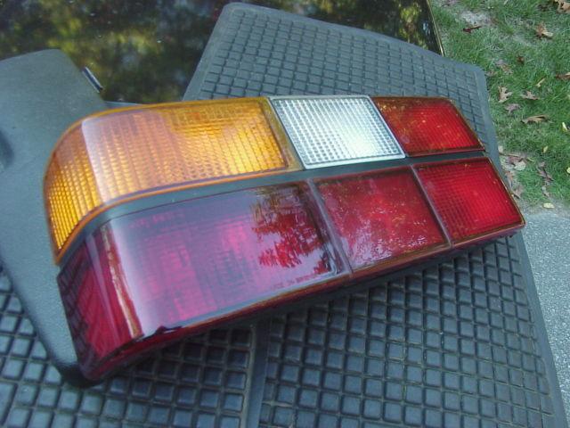 Volvo 240 sedan tail lamp oem 1372449 left side black bar very nice lamp-look!