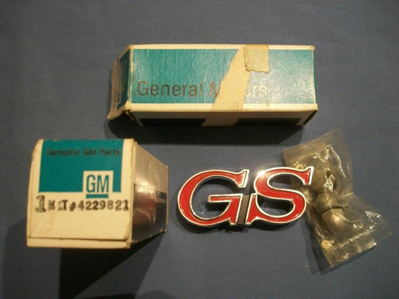 Nos buick skylark "gs" 1/4 pannel / trunk lid emblems #4229821 casting# 7667169 