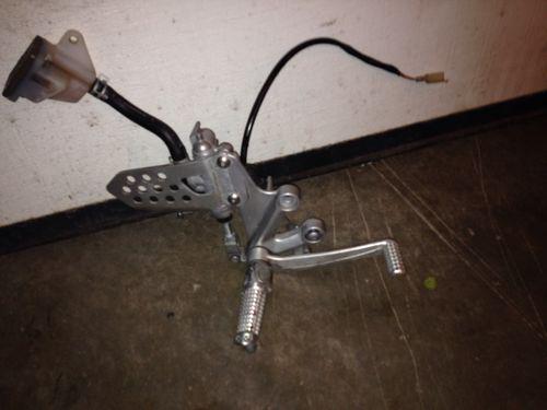 04 05 suzuki gsxr 600 750 right rearset peg foot brake assembly