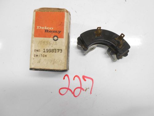 Nos gm 1957 chevrolet neutral safety &amp; back up light switch w/pg 1998173 1993613