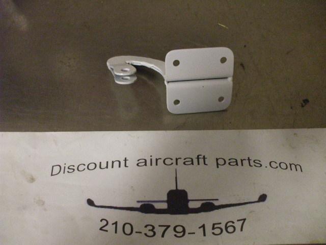 Mooney m20 gear door hinge part # 550001-001