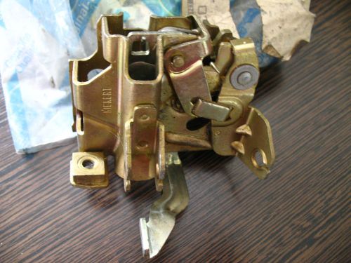 Mercedes benz w126 left hood latch 280 380 500 s se sel 500sel 380se 280se