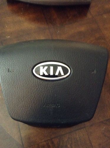 2011 kia sorento drivers frontal airbag with black cover