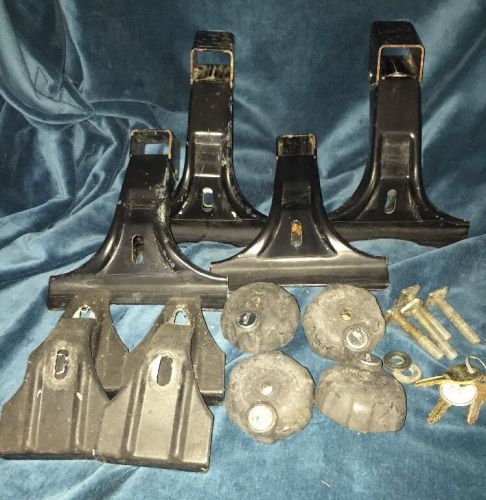 Thule  300 rain gutter foot pack  mounts  w/ locks and key