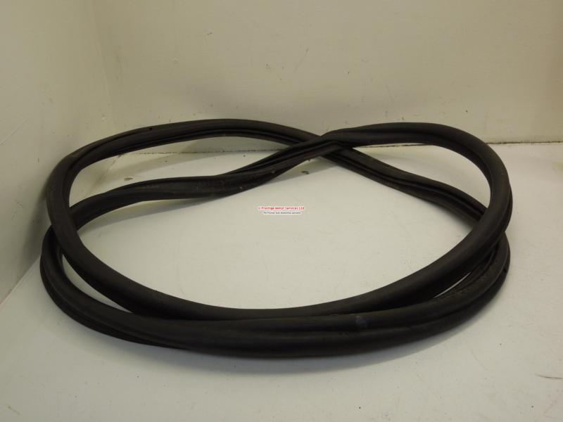 Audi a4 b6 saloon boot rubber seal	