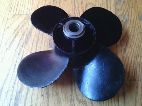 Good condition pontoon boat propeller 4-fin black