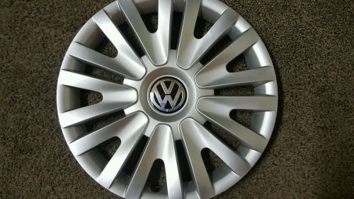 Volkswagen golf  hubcap 2010-2014 fits 15 inch wheels 61560 free shipping
