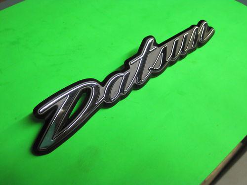 280z rear hatch datsun emblem oem 1975-1978