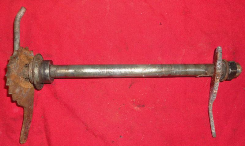 Yamaha - 1977 1978 1979  it175 - rear wheel axle assembly 