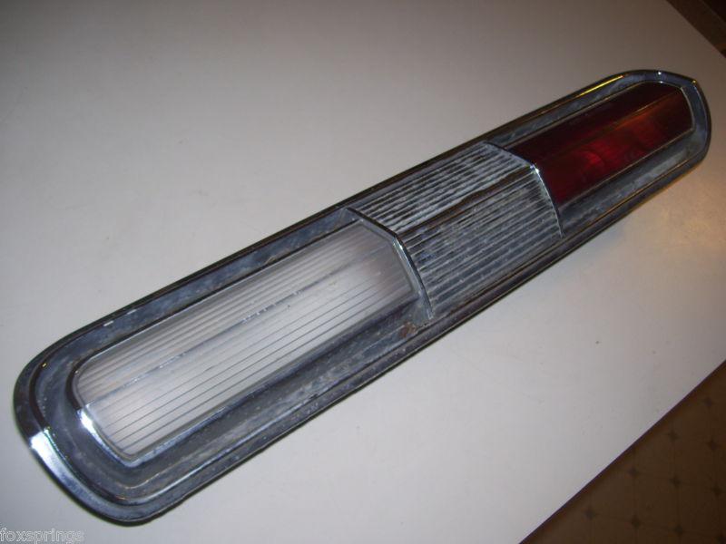 1962 buick invicta / lesabre rh tail light assy. -  guide 4 - 5952953  -  b98