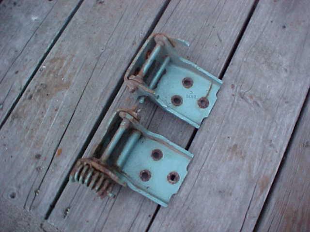 68-72 chevelle door hinge lh drivers door original gm used