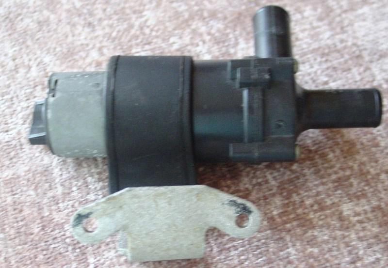 1999 mercedes e320 auxiliary water pump #008353564