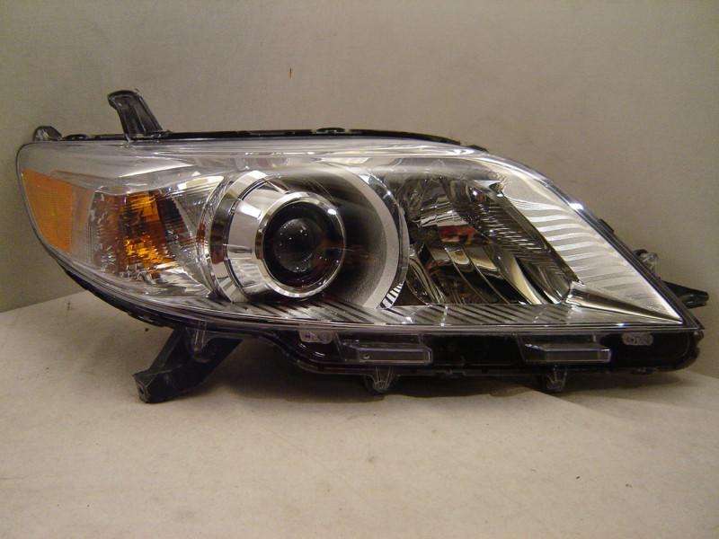 Toyota sienna right halogen headlight 11 12 oem