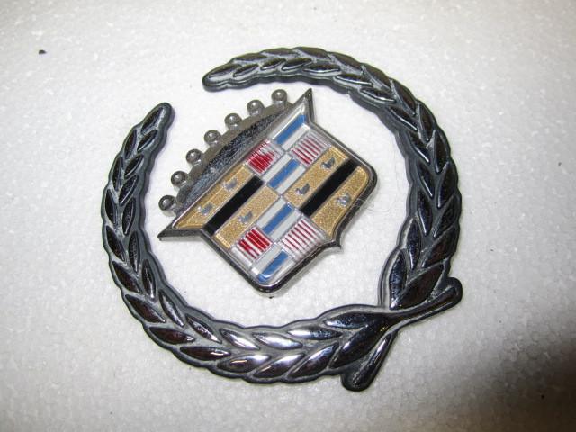 Cadillac deville 00-01 2000-2001  emblem crest and wreath ornament