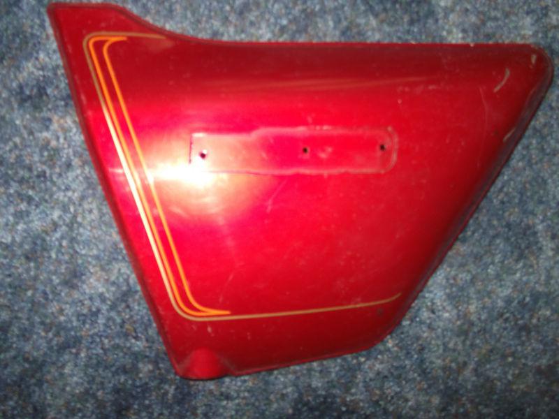 Kawasaki 650 side cover - red w/ gold pin stripe