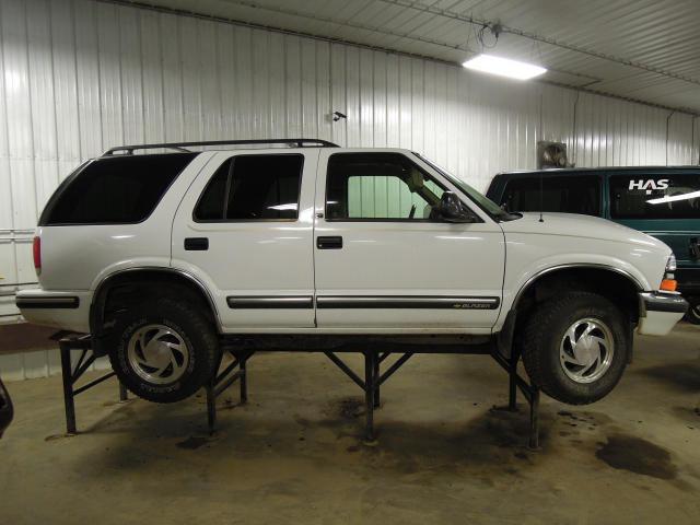 1998 chevy s10 blazer front door right 2084203