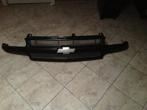 Chevrolet silverado tahoe 00-06 black grille !!!