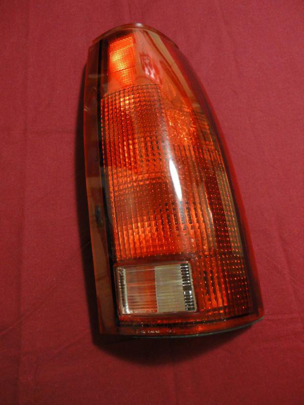 1988 - 1998 chevy chevrolet pickup truck rh right (passenger) tail light gm 