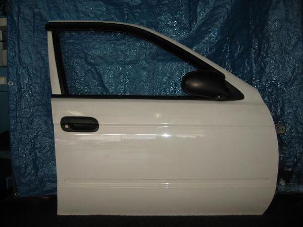 Nissan sunny 2002 front right door assembly [0313100]