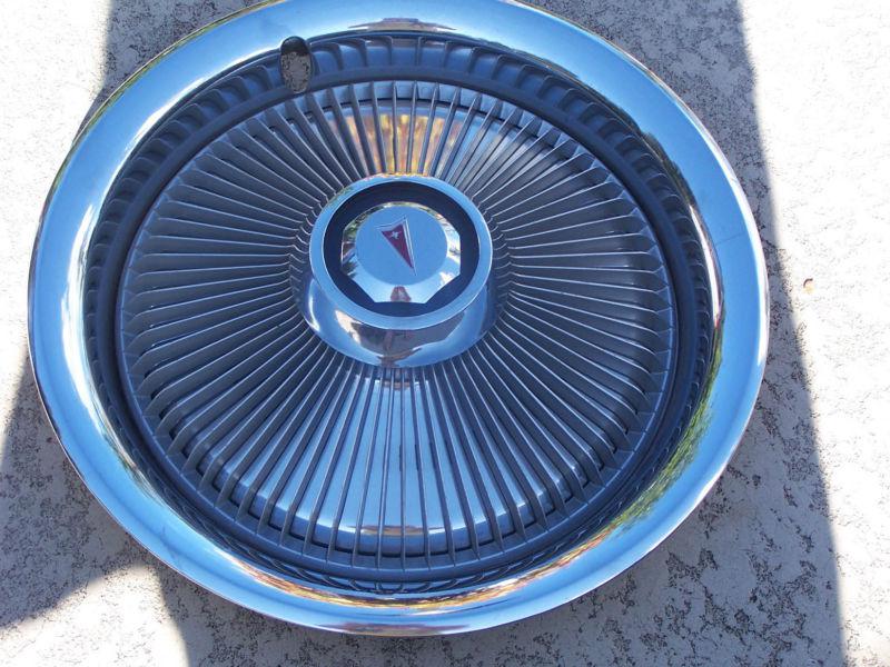 One 1972-76 pontiac firebird, lemans and grand prix   14" hubcap