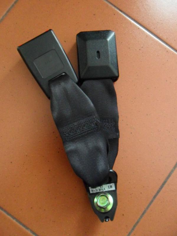 Set of mazda 3 back seat belts and clips 2003-2005