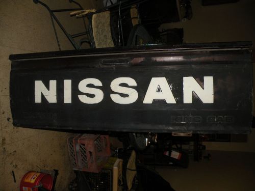 Datson nissan king cab tailgate   oem