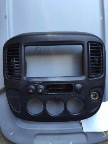 Escape    2006 dash bezel 984044